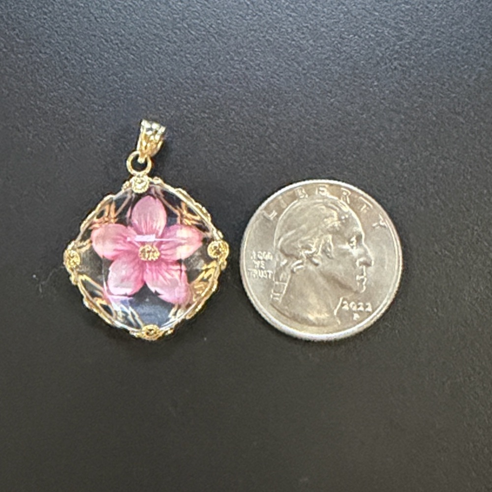 Mother of Pearl 14K Gold Flower Pendant - Picture 7 of 9